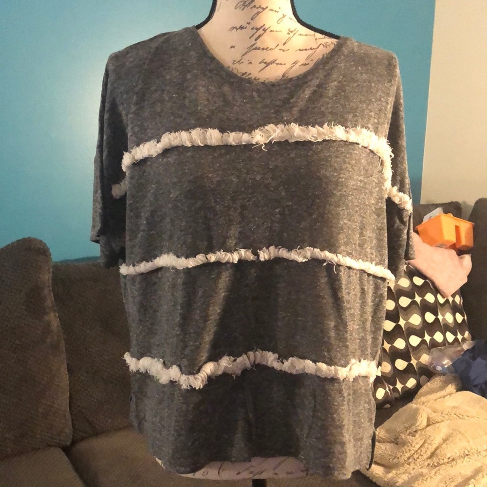🎉 4 for $20 Old Navy Fringe Tee, size large